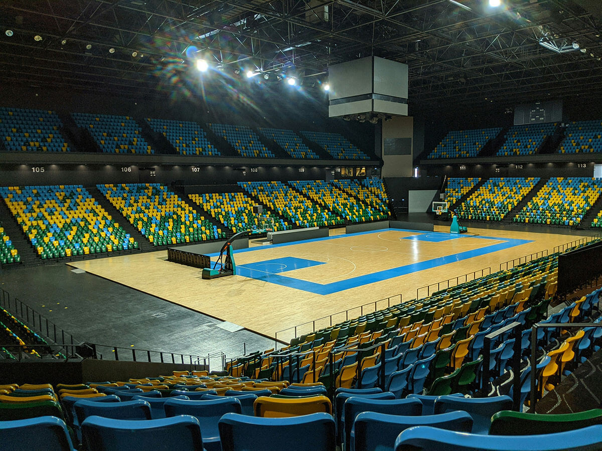 Interior de um ginásio esportivo